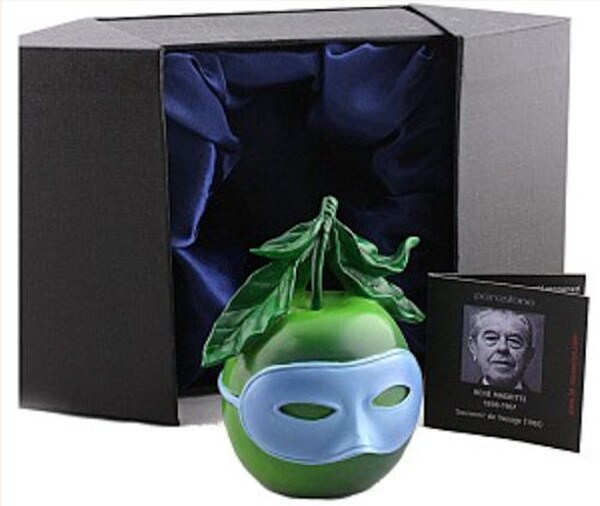Souvenir Pocket Art Museum Statues Replicas Magritte Green Apple box
